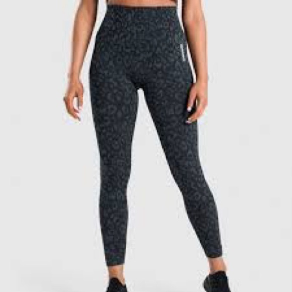 SOLD‼️ Gymshark Black Animal Print Leggings